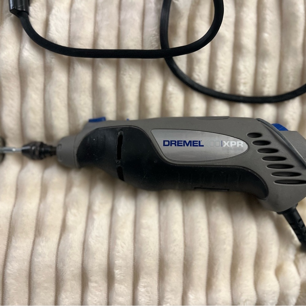 Dremel 400XPR Multiuse Tool with Universal Chuck (shown w Diamond Cutting Disc)